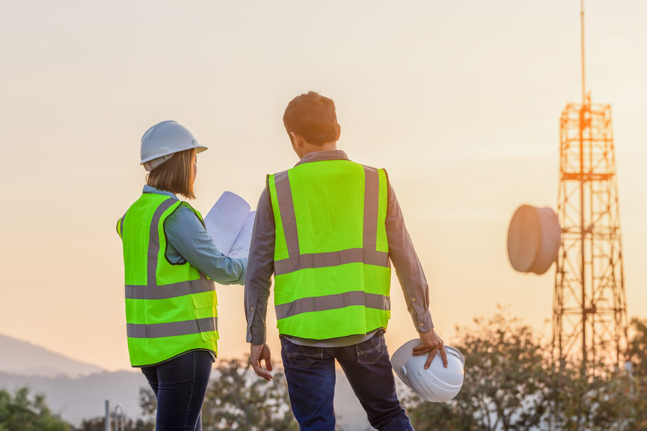 Managing Contractors Online Course.  Book with Easybook Training